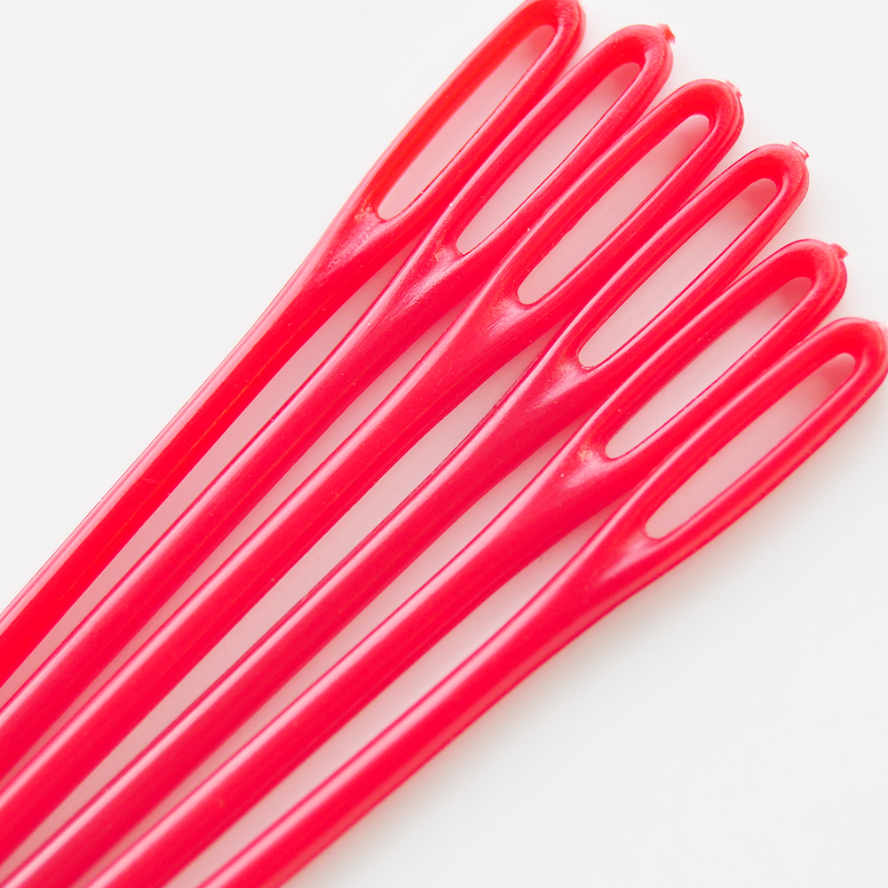 Bulk Loose Needles: Plastic Needles - Red