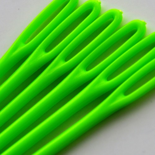 PLASTIC-NEEDLES---LIME-GREEN